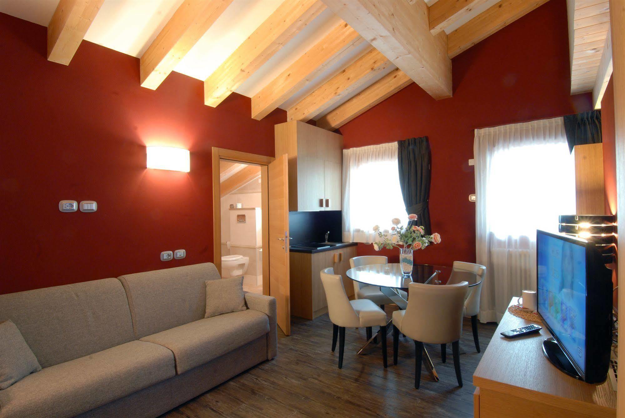 Hotel Garni Vittoria Fiera Di Primiero Luaran gambar