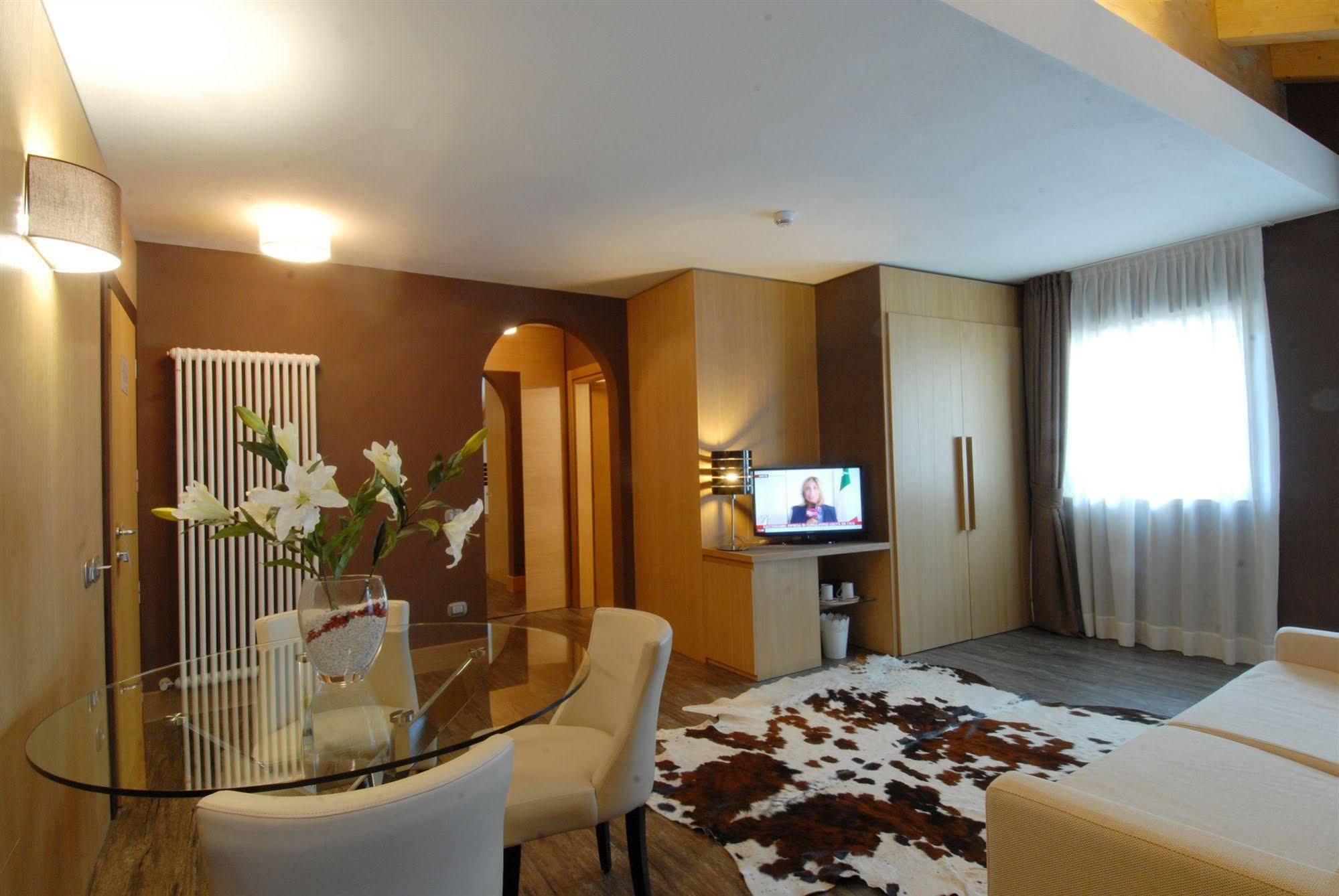 Hotel Garni Vittoria Fiera Di Primiero Luaran gambar