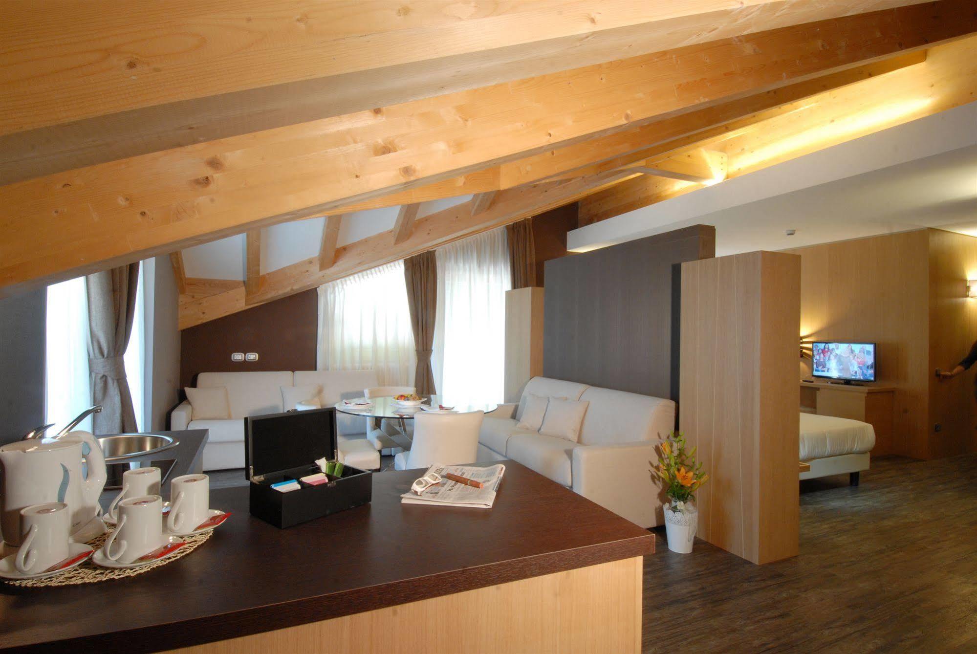 Hotel Garni Vittoria Fiera Di Primiero Luaran gambar
