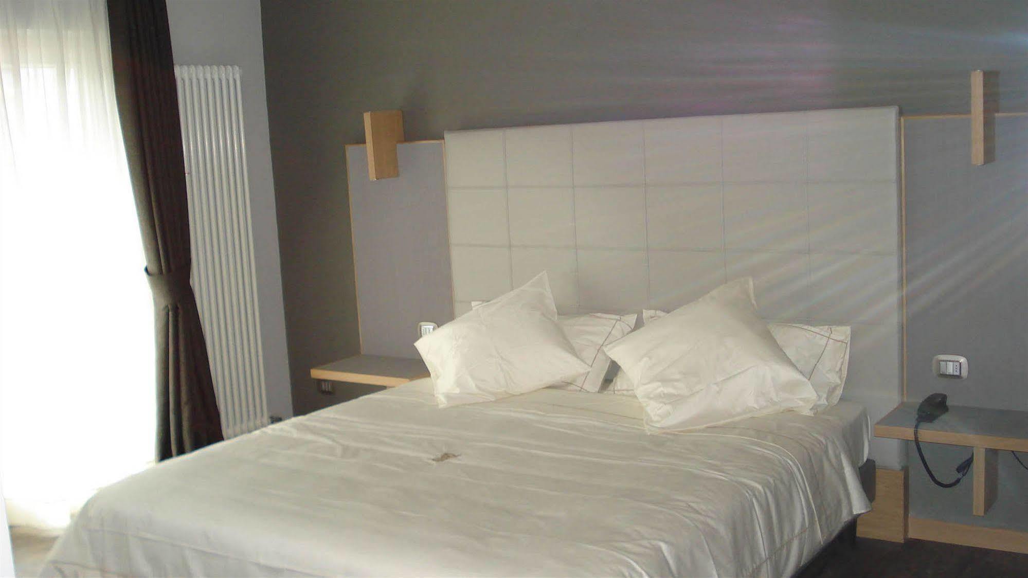 Hotel Garni Vittoria Fiera Di Primiero Luaran gambar