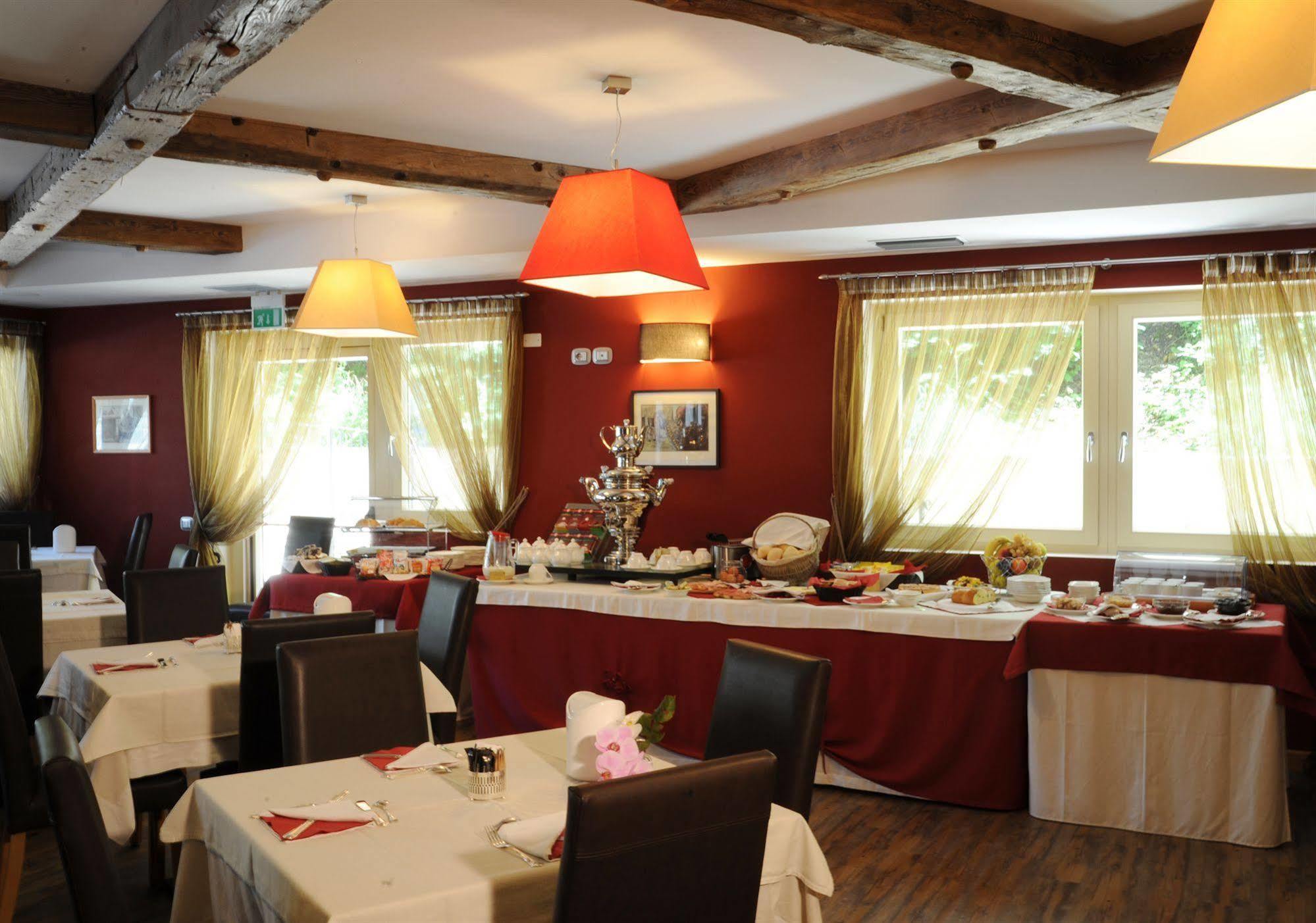 Hotel Garni Vittoria Fiera Di Primiero Luaran gambar