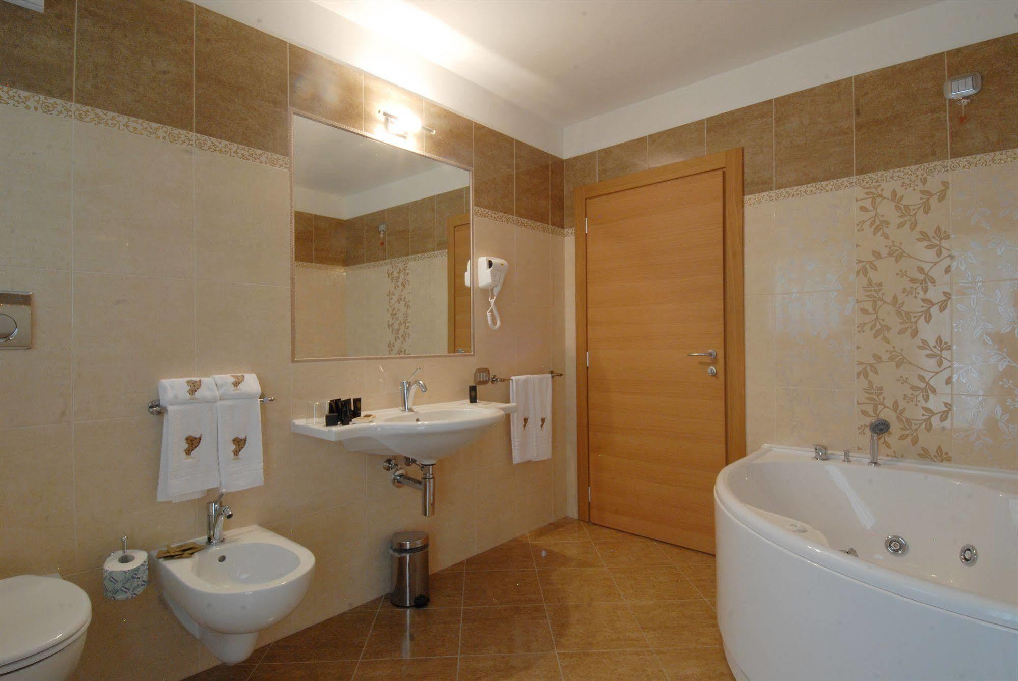 Hotel Garni Vittoria Fiera Di Primiero Luaran gambar
